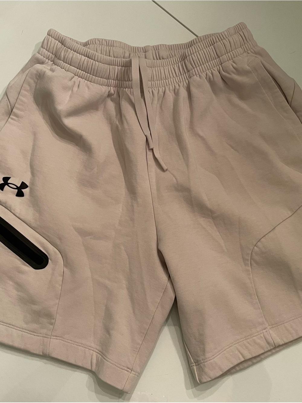 Under Armour Men’s beige Athletic Shorts